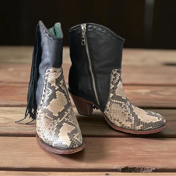 CORRAL Women's Black Natural PYTHON Fringe Boots Size 7.5 MEDIUM - Picture 1 of 16